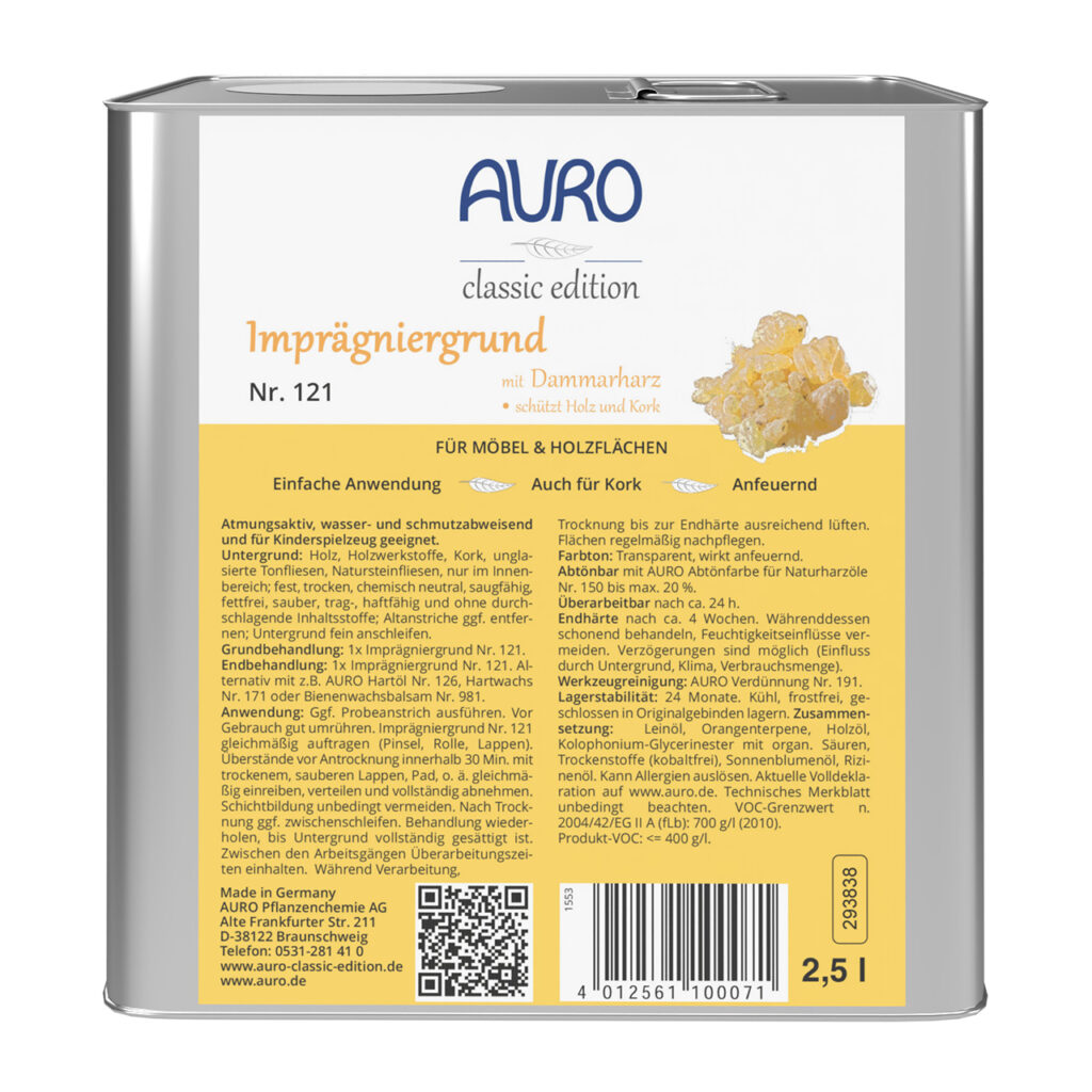 AURO Pflanzenchemie Imprägniergrund, 2,5 l: Natürliche Grundierung für geölte Oberflächen. Mit pflanzlichen Inhaltsstoffen schützt und bereitet es Holz vor. Mit deutschem Text, Wabendesign, Barcode und Gebrauchsanweisung für eine einfache Anwendung.