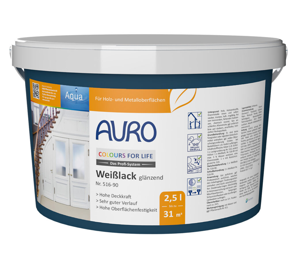 COLOURS FOR LIFE Weißlack, glänzend von AURO (2,5 l) ist ein glänzender weißer Lack für Holz und Metall. Umweltfreundliches, langlebiges Finish; ideal für Türen und Treppen. In blau-weißer Verpackung.