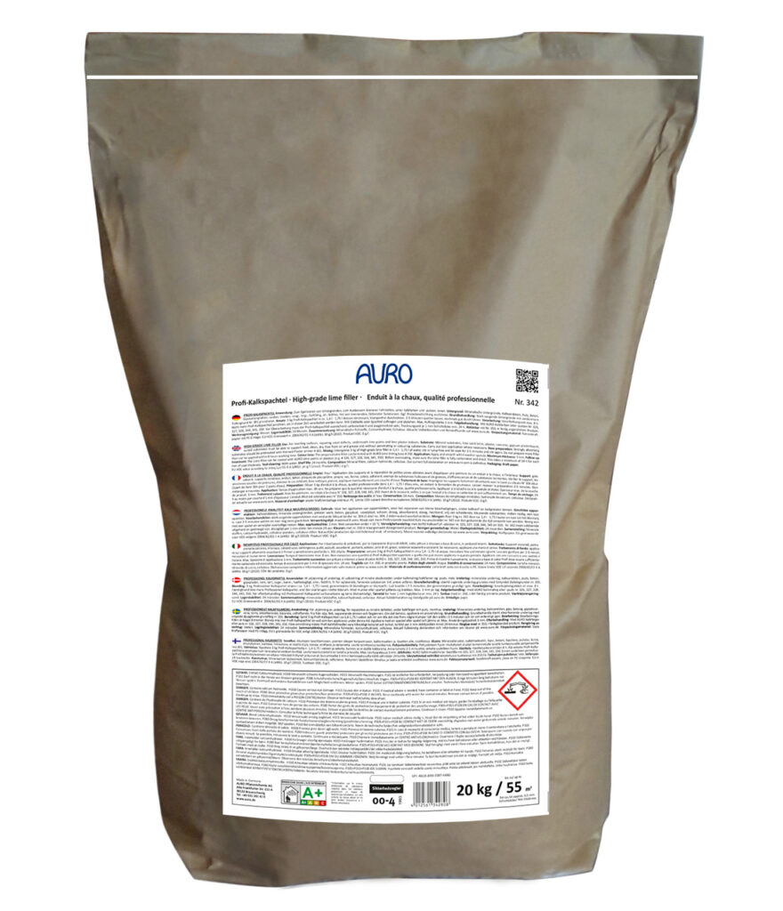 AURO Pflanzenchemie Profi-Kalkspachtel ist ein hochwertiger, pflanzlicher Kalkspachtel für Wände (20 kg). Einfach anzuwenden, natürlich und sicher – ideal für glatte Oberflächen. Mehrsprachiges Etikett mit Anwendungs- und Sicherheitshinweisen.