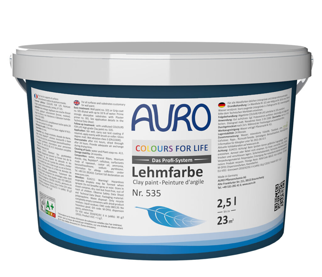 AURO COLOURS FOR LIFE Profi-Lehmfarbe (2,5L) reicht für 23m². Weißer Deckel, öko-zertifiziertes, mehrsprachiges Etikett. Natürliche Lehmfarbe für wohngesunde Räume – nachhaltig, hochdeckend und schadstofffrei.