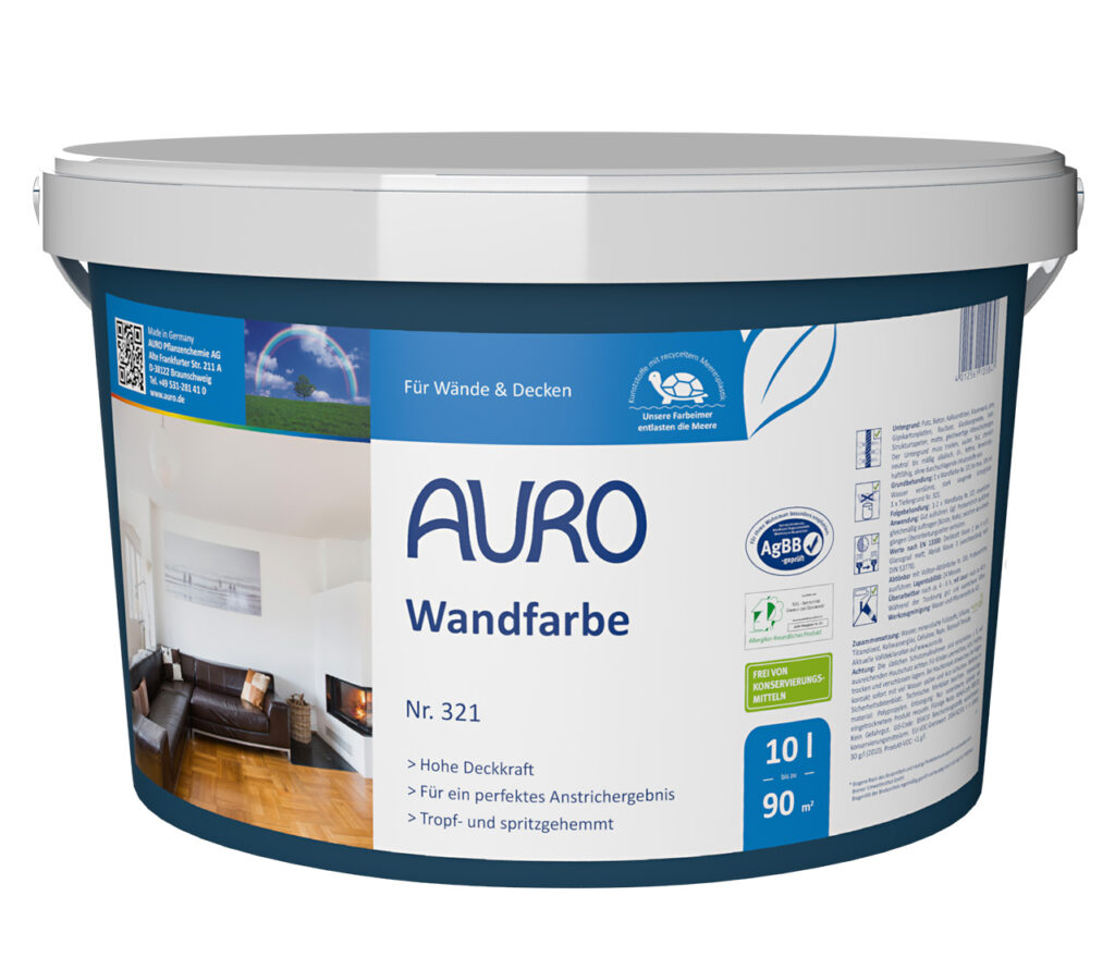 AURO Pflanzenchemie Wandfarbe: Umweltfreundliche Wandfarbe im weißen Eimer mit blauem Etikett, deutschem Text und Öko-Symbolen. Bewährte Expertise sorgt für lebendige, gesunde Farben in Ihren Wohnräumen.