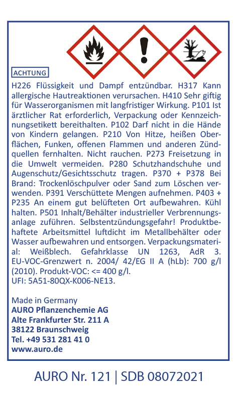 Ein deutschsprachiges Chemikaliensicherheitsetikett mit Gefahrensymbolen, Warntexten für entzündbare Flüssigkeiten, Hautsensibilisierung und Umweltgefahren sowie Herstellerangaben der AURO Pflanzenchemie AG.