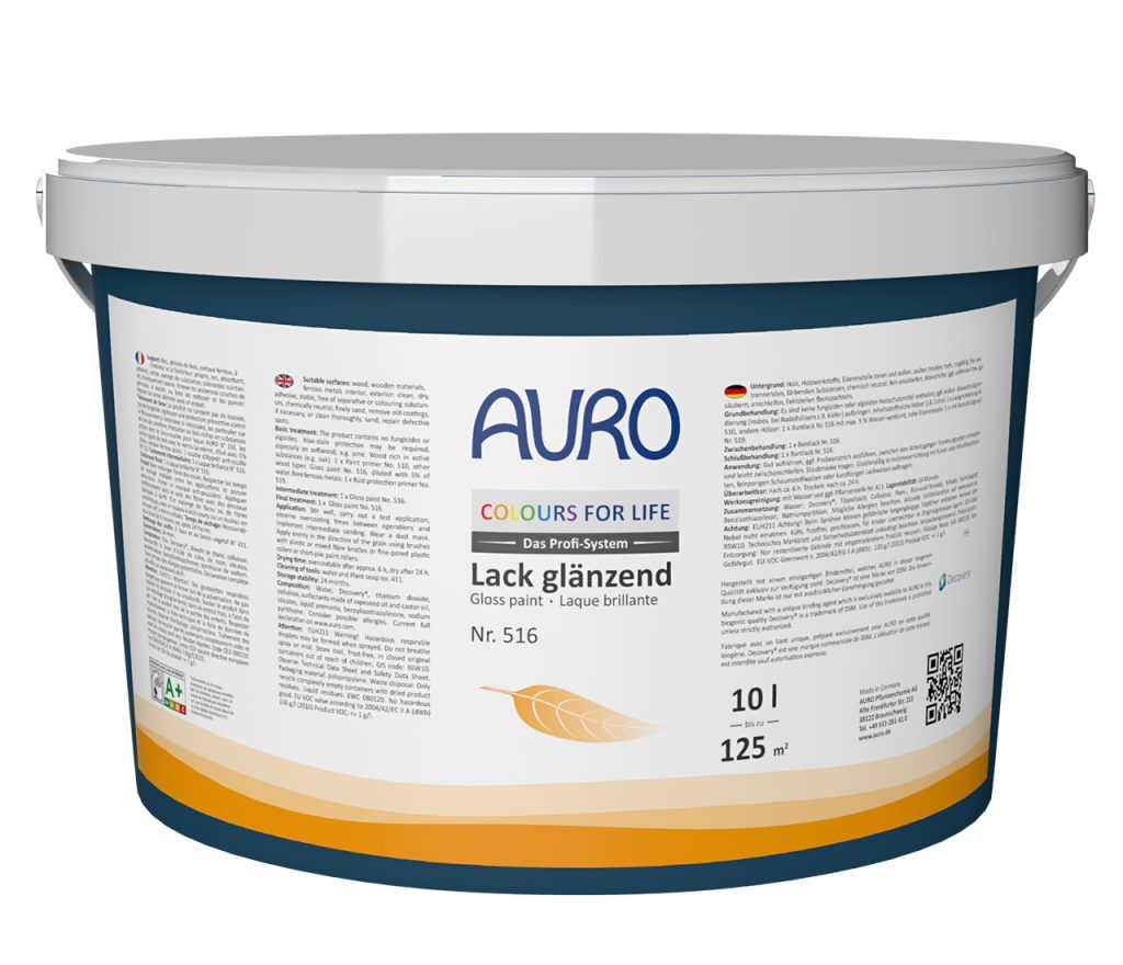AURO Pflanzenchemie COLOURS FOR LIFE Glanzfarbe (10 l, weiß/blau) bietet eine hohe Deckkraft von bis zu 125 m². Umweltfreundlich, langlebig und einfach anzuwenden – ideal für leuchtende, glänzende Oberflächen. Mit Produktinformationen und QR-Code auf der 
