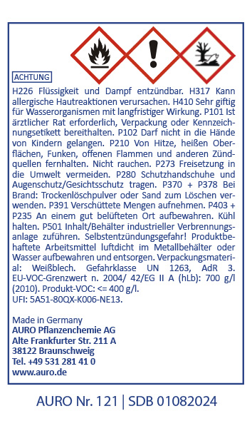 Ein deutschsprachiges Chemikaliensicherheitsetikett mit Gefahrensymbolen, Warntexten für entzündbare Flüssigkeiten, Hautsensibilisierung und Umweltgefahren sowie Herstellerangaben der AURO Pflanzenchemie AG.