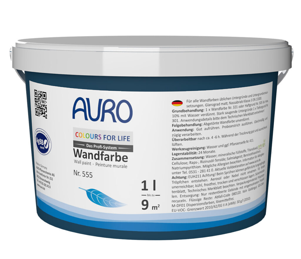 AURO COLOURS FOR LIFE Premium Wand- & Deckenfarbe, 1L. Umweltfreundliches, blau-weißes Etikett mit Blattmotiv. Reicht für 9 m². Natürliche Inhaltsstoffe für gesunde Wohnräume – Made in Germany.