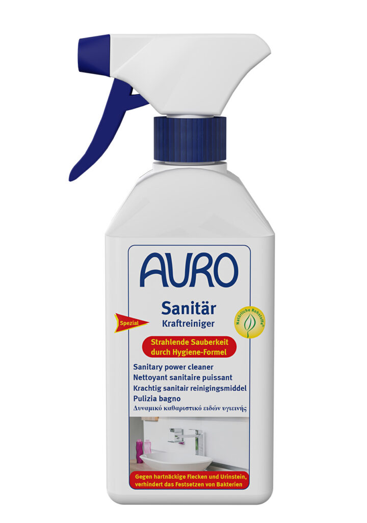 AURO Pflanzenchemie Sanitär-Kraftreiniger ist ein kraftvoller Sanitärreiniger in der weißen Sprühflasche mit blau-roter Beschriftung, mehrsprachigen Hinweisen und blauer Sprühdüse. Umweltfreundlich und effektiv für die Badezimmerreinigung.