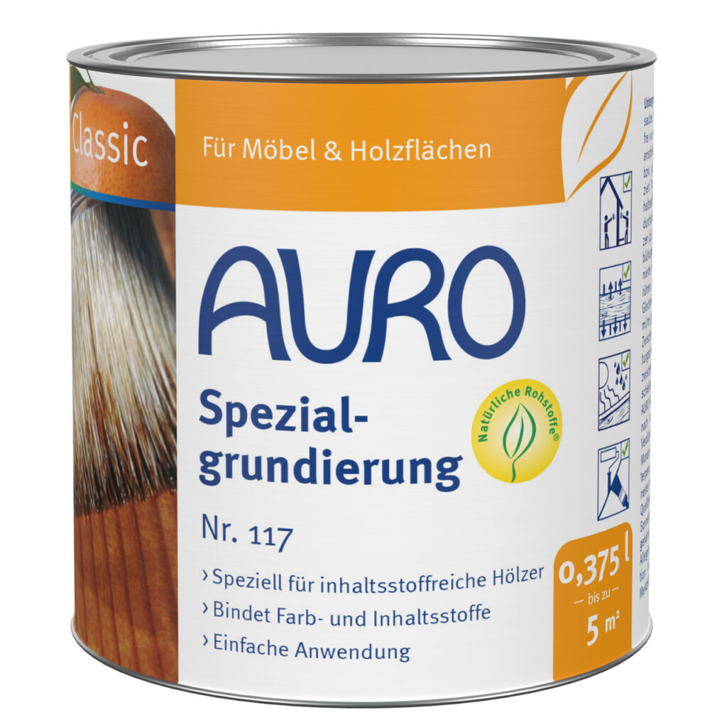 AURO Pflanzenchemie Spezialgrundierung ist eine natürliche Holzgrundierung für Möbel und Oberflächen. Das orange-weiße Etikett mit Anwendungssymbolen und einem Pinsel zum Auftragen der Grundierung sorgt für starke Haftung und umweltfreundlichen Schutz.