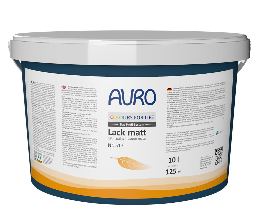 COLOURS FOR LIFE Lack, matt von AURO (10 l) bietet eine dauerhafte, matte Deckkraft von bis zu 125 m². Mit blau-weißem Etikett und goldenem Weizen und umweltfreundlicher deutscher Qualität für schöne, natürliche Oberflächen.